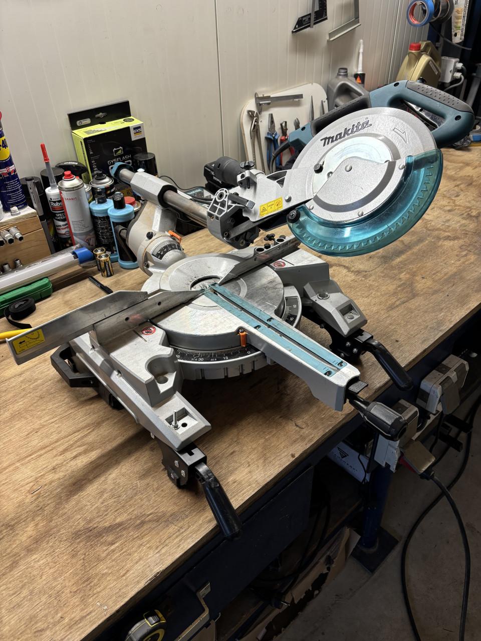 Makita afkortzaag ls1018