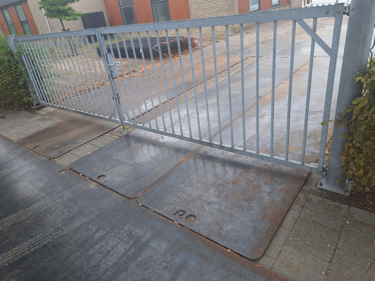Draaipoort, inrijpoort, Poort gegalvaniseerd