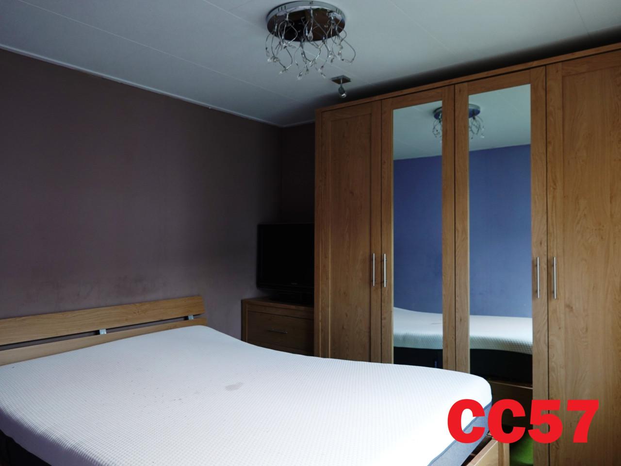 Betaalbaar chalet met dubbel glas, 2 slaapkamers en middenkamer