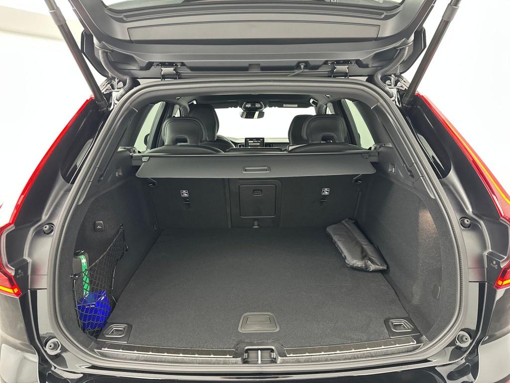 Volvo XC60 plus black edition recharge 360 camera