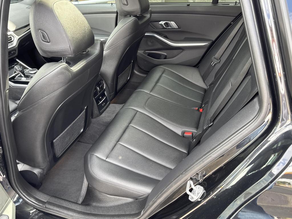 BMW 3-serie touring 330e sportline | panodak | plug-in hybrid