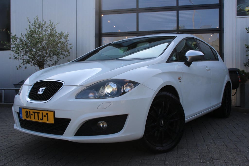 Seat Leon 1.2 tsi copa - leder - schuifkantel - trekhaak - xenon - pdc - na