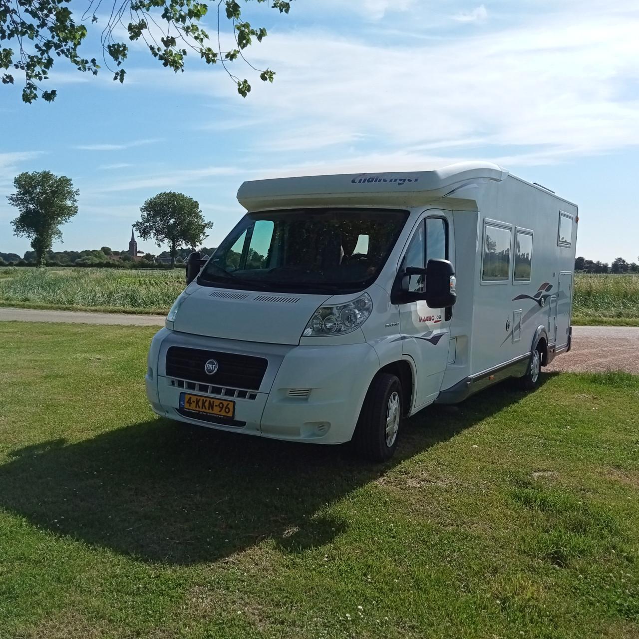 Nette en complete camper Challenger Mageo 7 meter met krachtige Fiat motor