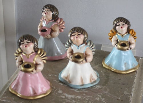 Set van 4 gekleurd enegelen van steen
