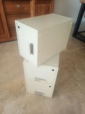 Metalen lades/kluisjes stapelbaar