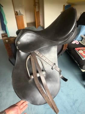 Veelzijdigheidszadel 17,5 "