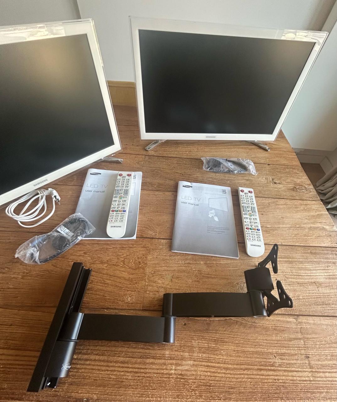 Samsung led tv 22” / 2 stuks