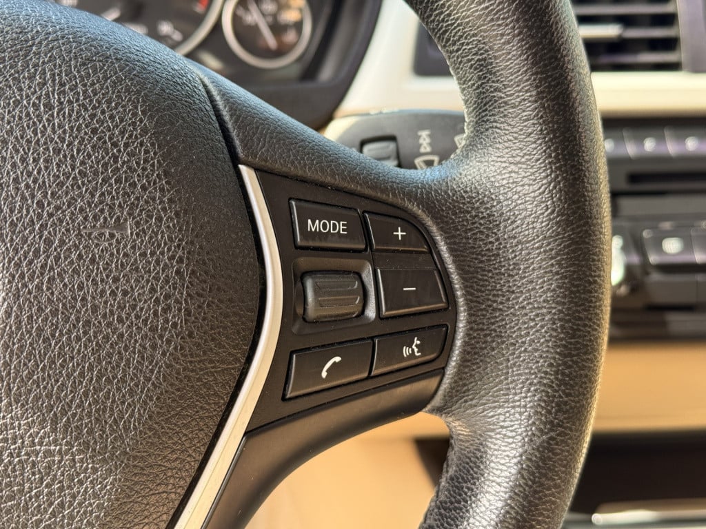 BMW 3-serie 320i high executive | navi | leder | 260pk | elect trekhaak |