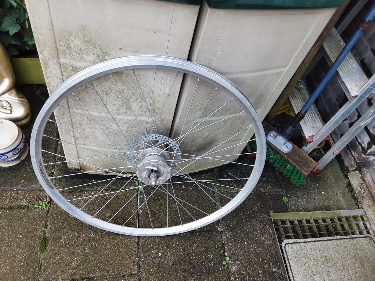 28 inch shimano voorwiel, naafdynamo,  schijfrem