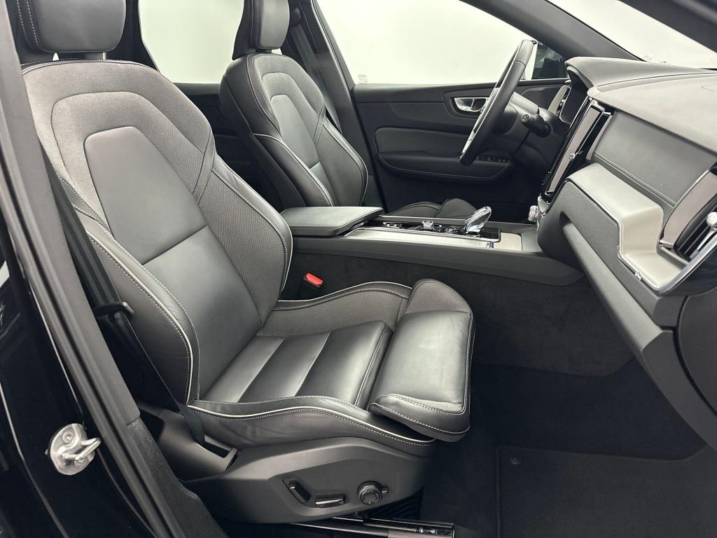 Volvo XC60 t6 398pk recharge ultra black edition| pano| 360camera| trekhaak