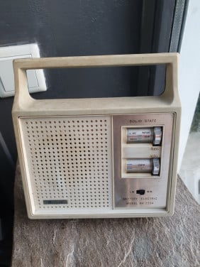 Heel zeldzaam transistor Radio solid state belson BR 2204.....