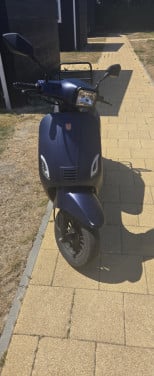 Te koop: Mooie La Souris Snorscooter – In goede staat.