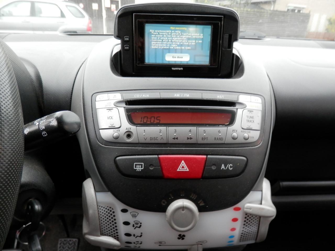 Auto Garant Biedt Aan: Toyota Aygo Comfort Navigator