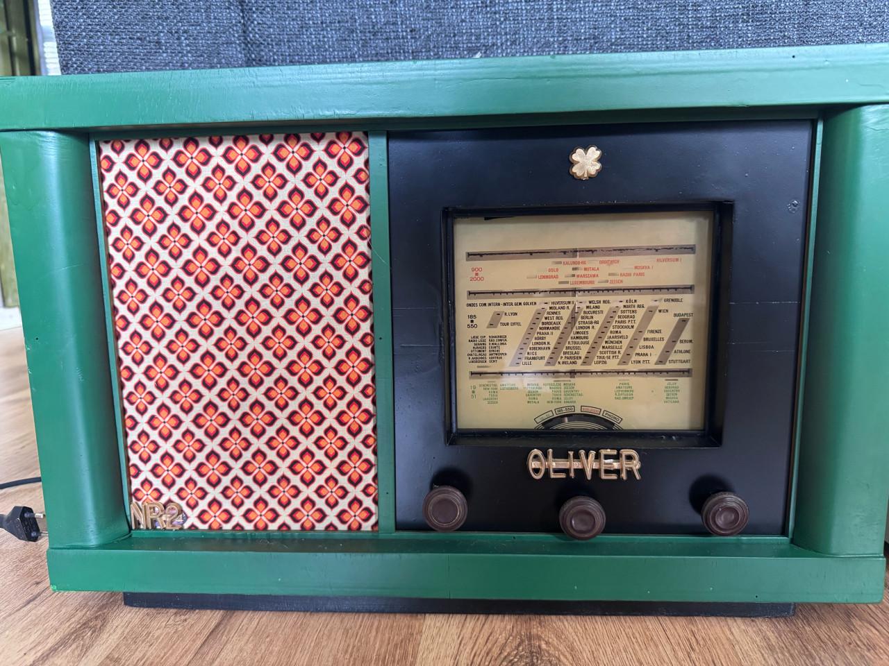 Mooie oude radio gemoderniseerd