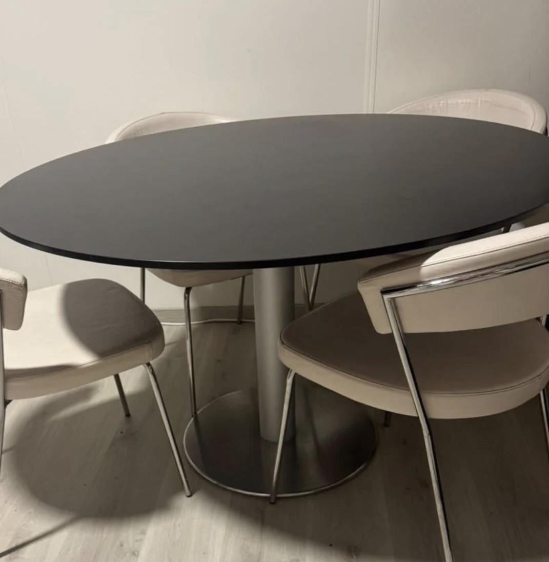 Rond eettafel met 4 x stoelen