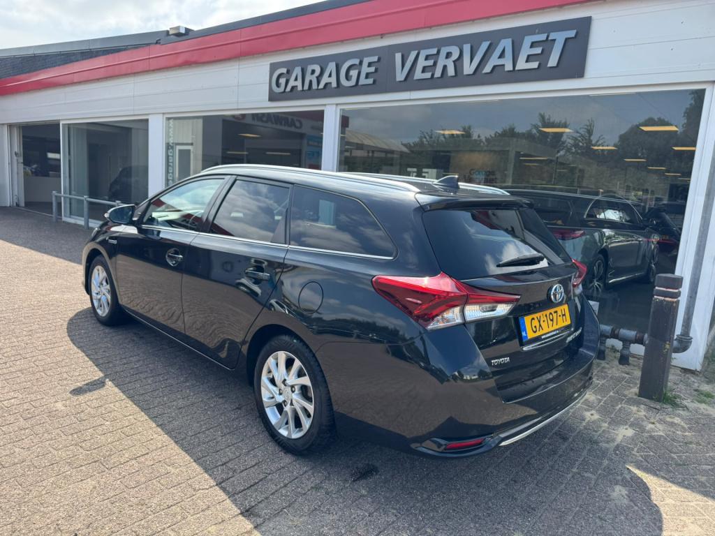 Toyota Auris touring sports 1.8 hybrid lease
