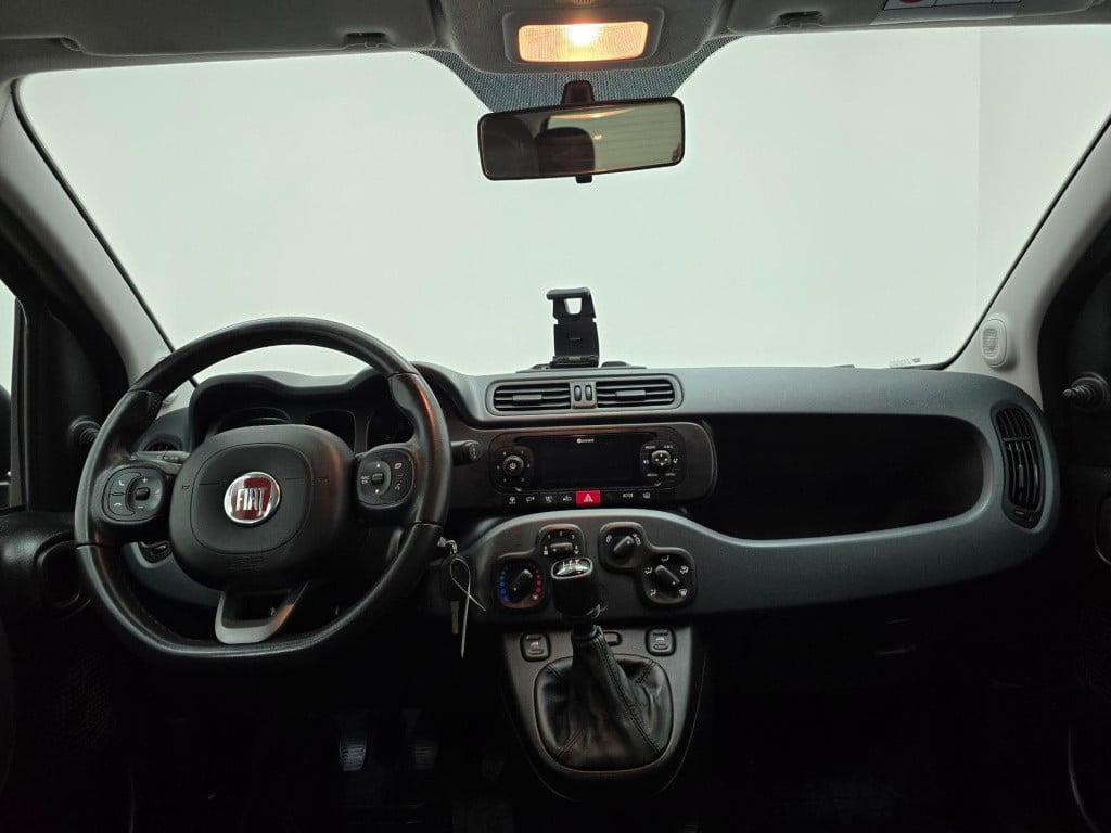Fiat Panda occasion 1.2 popstar in zwart | sportieve look | trekhaak | twee