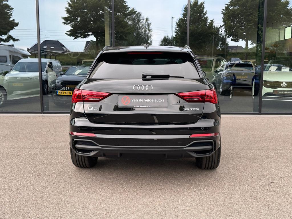 Audi Q3 35 tfsi s-line | panoramadak | zwart optiek | trekhaak | camera | e