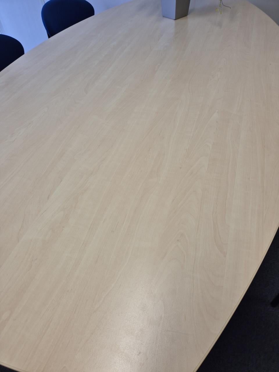 Conferentietafel / eettafel / bureau