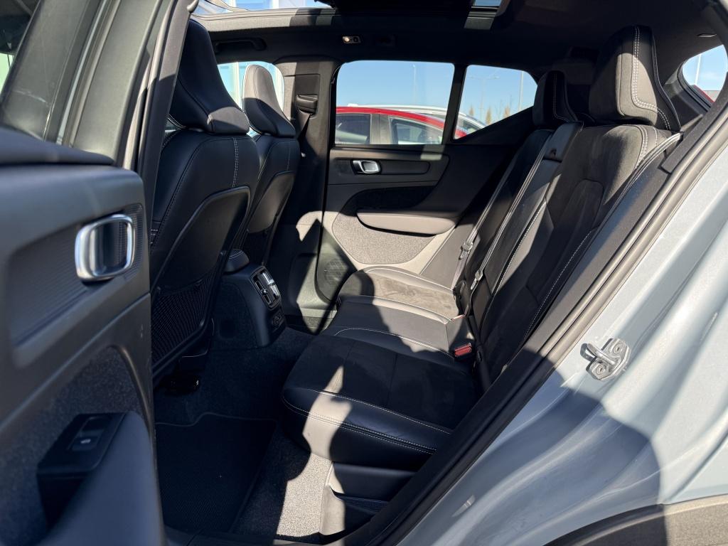 Volvo XC40 t4 211pk recharge r-design| pano| adap.cruise| trekhaak| camera