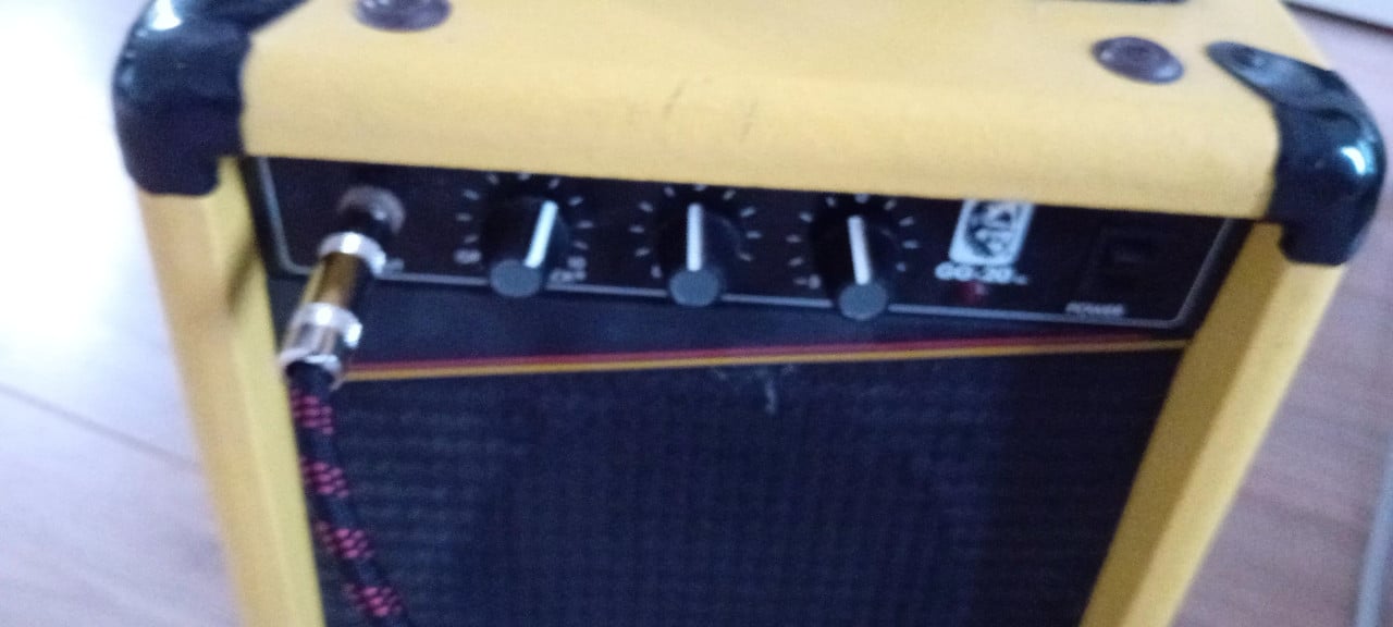 Cyclone Eks electrische gitaar. Gorilla GG-20 versterker