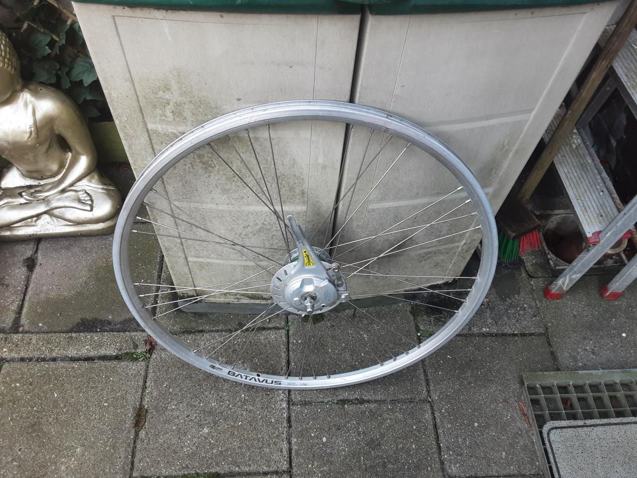 Batavus 28 inch nexus voorwiel, naafdynamo, rollerbrake rem