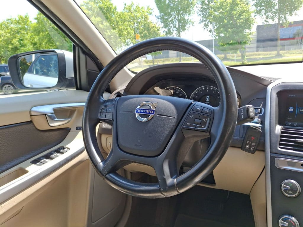 Volvo XC60 2.0 t5 kinetic xenon | leder | dealer onderhouden!