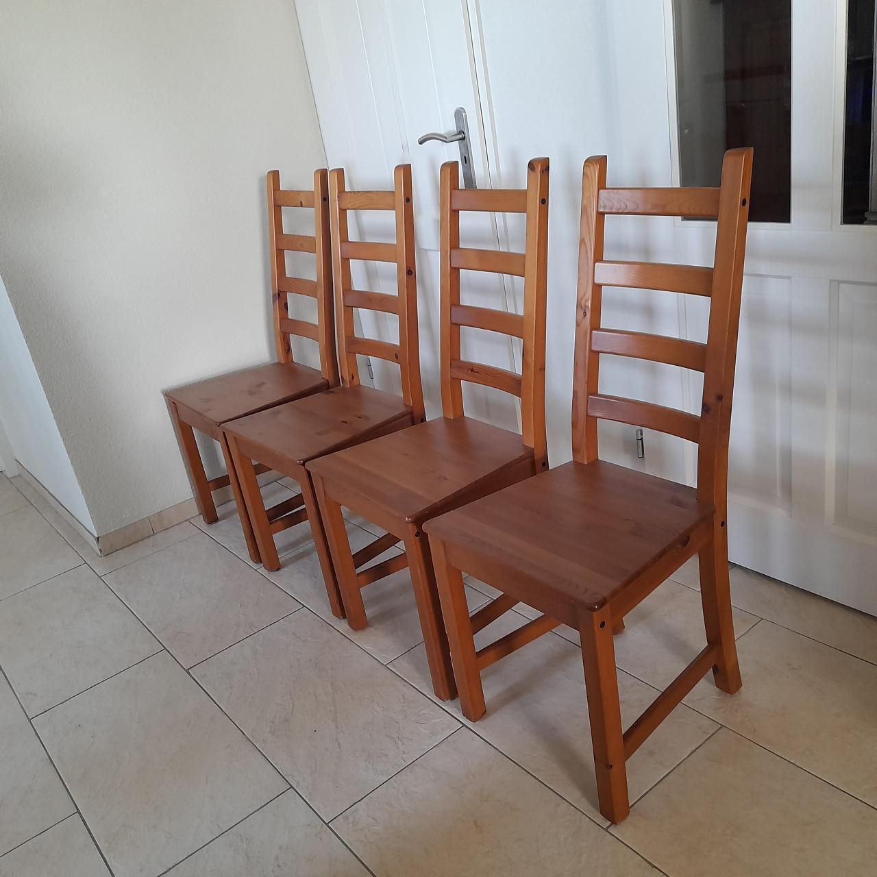 4  Houten stoelen ( in goede nette staat)