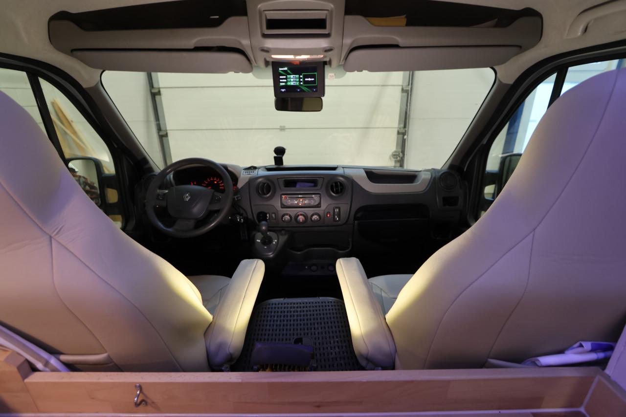 Renault Master, automaat, professioneel ingebouwd 2024/ 2025, top conditie.