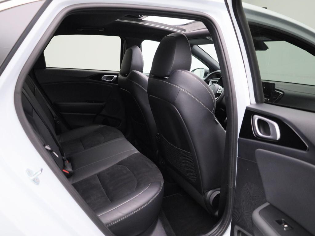 Kia Cee'd 1.5 t-gdi gt-line | panoramadak | navigatie | half leder | apple 