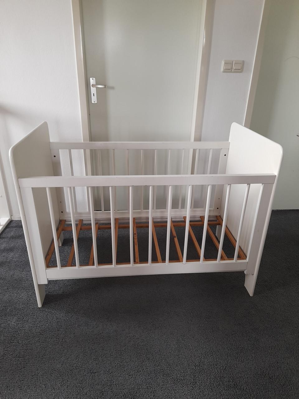 Ledikantje ( in goede staat )