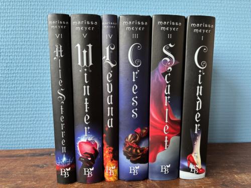 Complete boekenserie The Lunar Chronicles door Marissa Meyer in nette staat