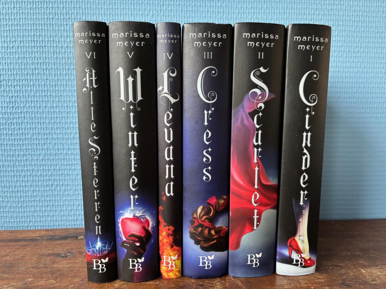 Complete boekenserie The Lunar Chronicles door Marissa Meyer in nette staat