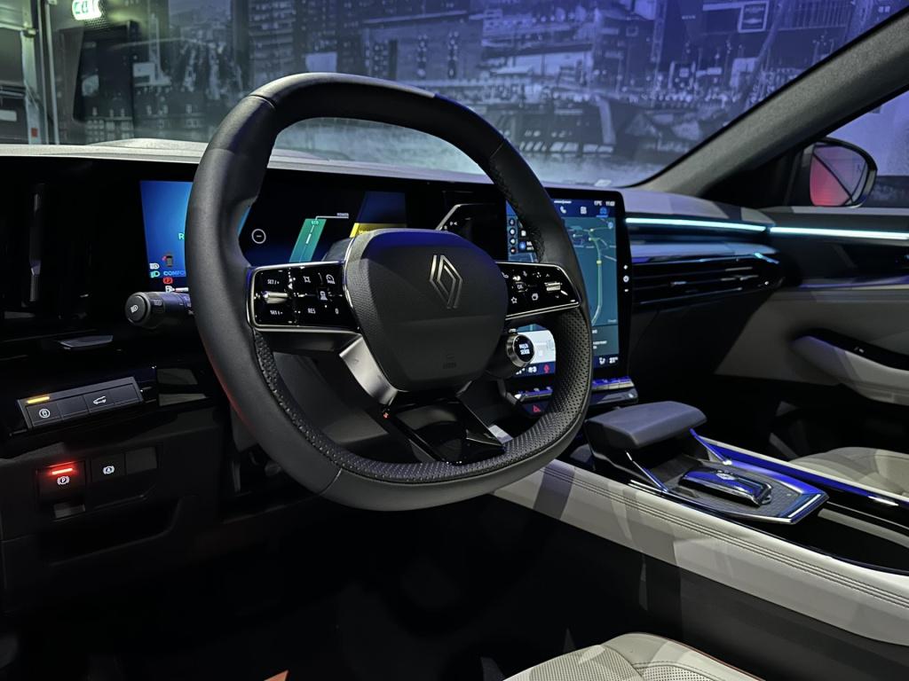 Renault Espace e-tech full hybrid 200 iconic 7p.