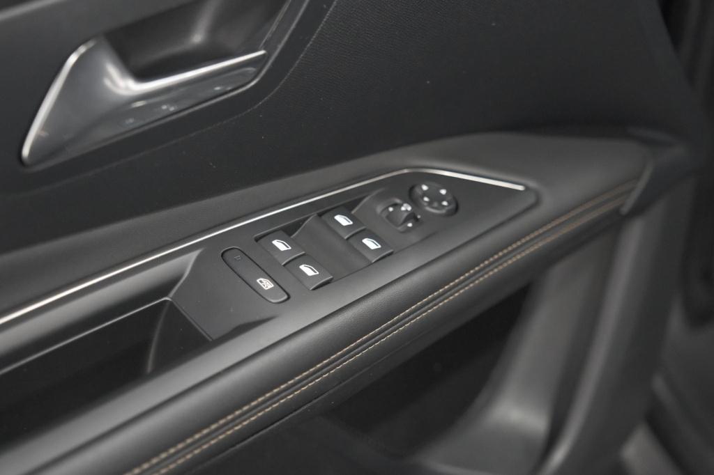 Peugeot 3008 puretech 130 eat8 gt | camera | dodehoekdetectie | adaptieve c
