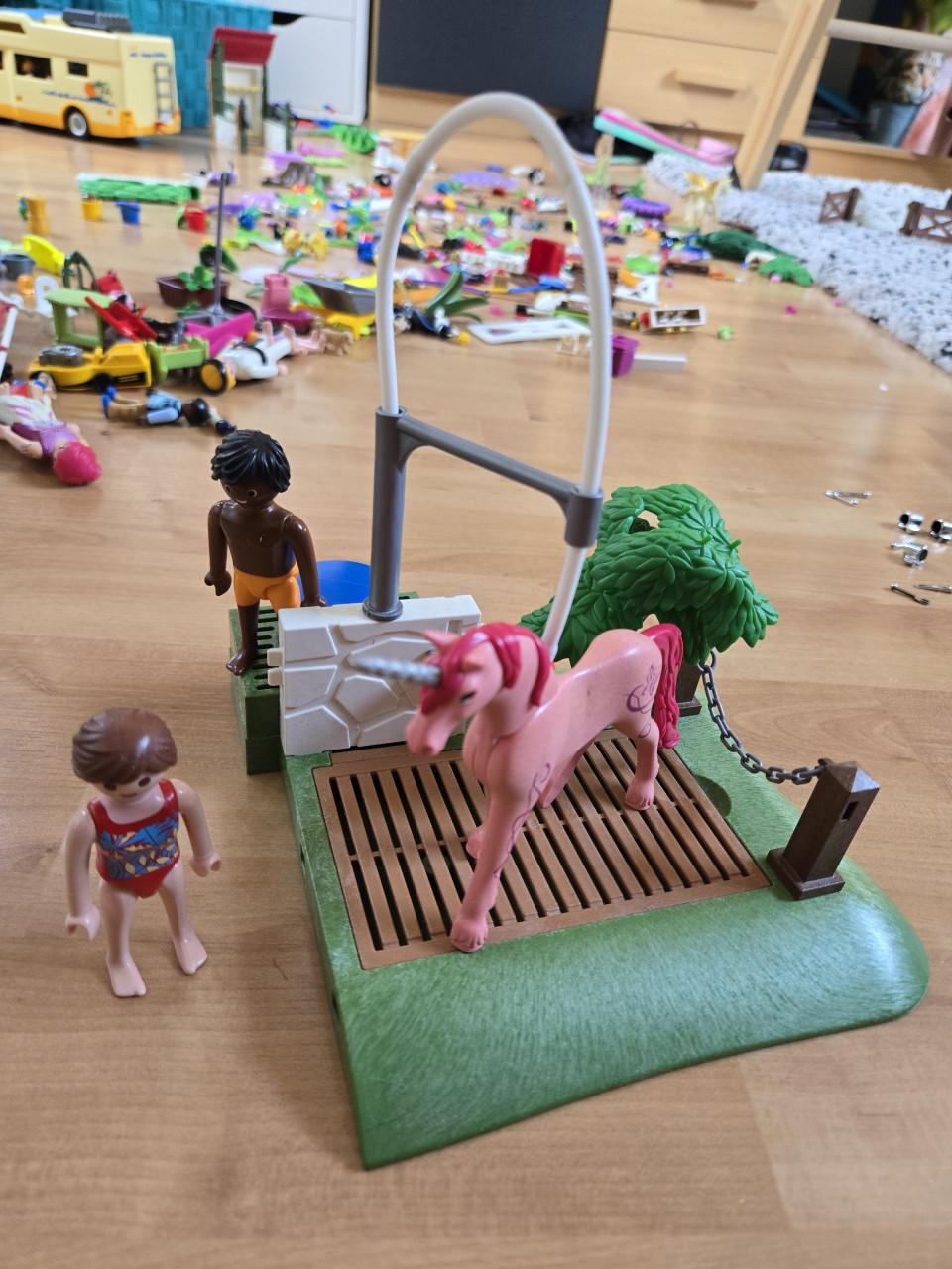 Veel setjes Playmobil