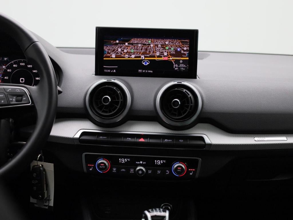 Audi Q2 35 tfsi pro line | panoramadak | stoelverwarming | leder | camera |