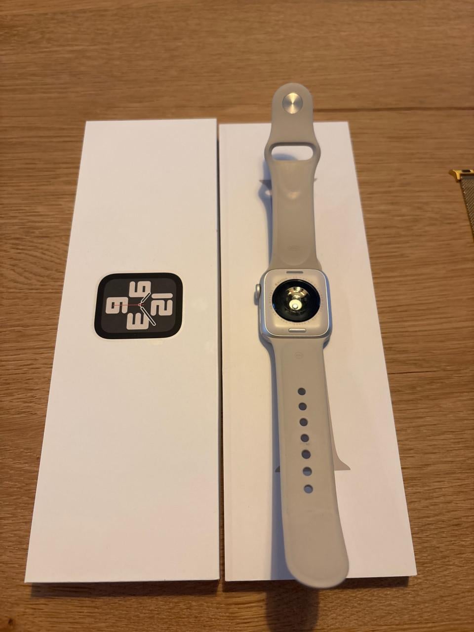 Apple watch SE 40 mm Starlight