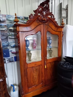 Mooie antieke Mahonie kuif kast met glas ea