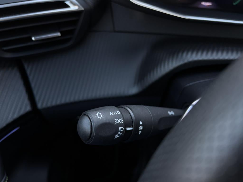 Peugeot 2008 gt automaat 1.2 hybrid 145