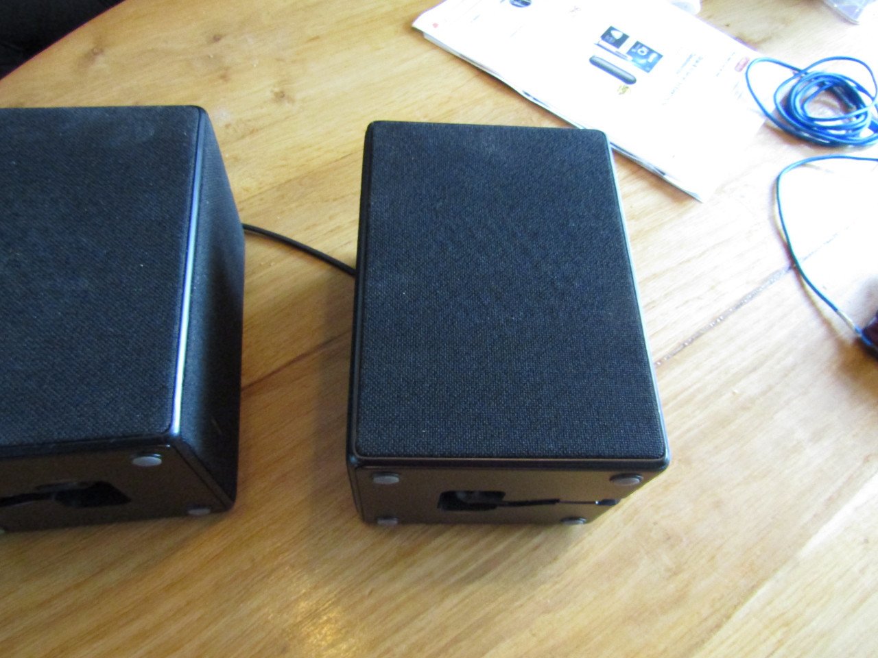 Soundbar surround speakers