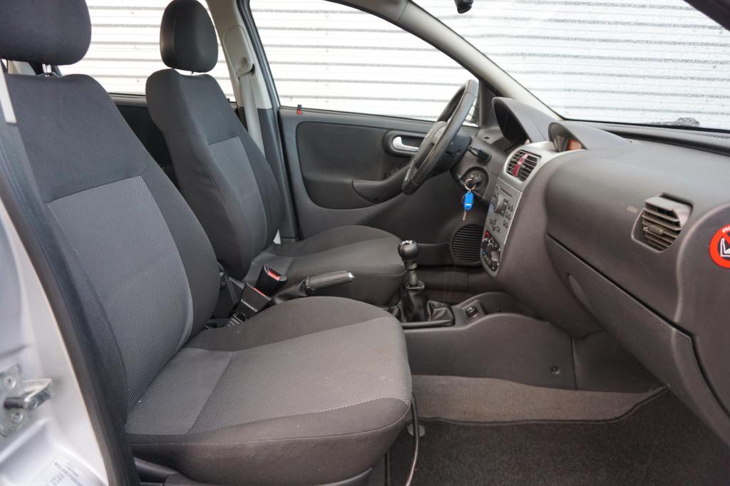 Opel Corsa 1.2-16v silverline airco / elektr. ramen / parkeersens. / lm vel