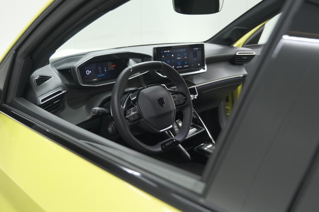 Peugeot 208 hybrid 136 e-dcs6 gt | camera | navigatie | parkeersensoren