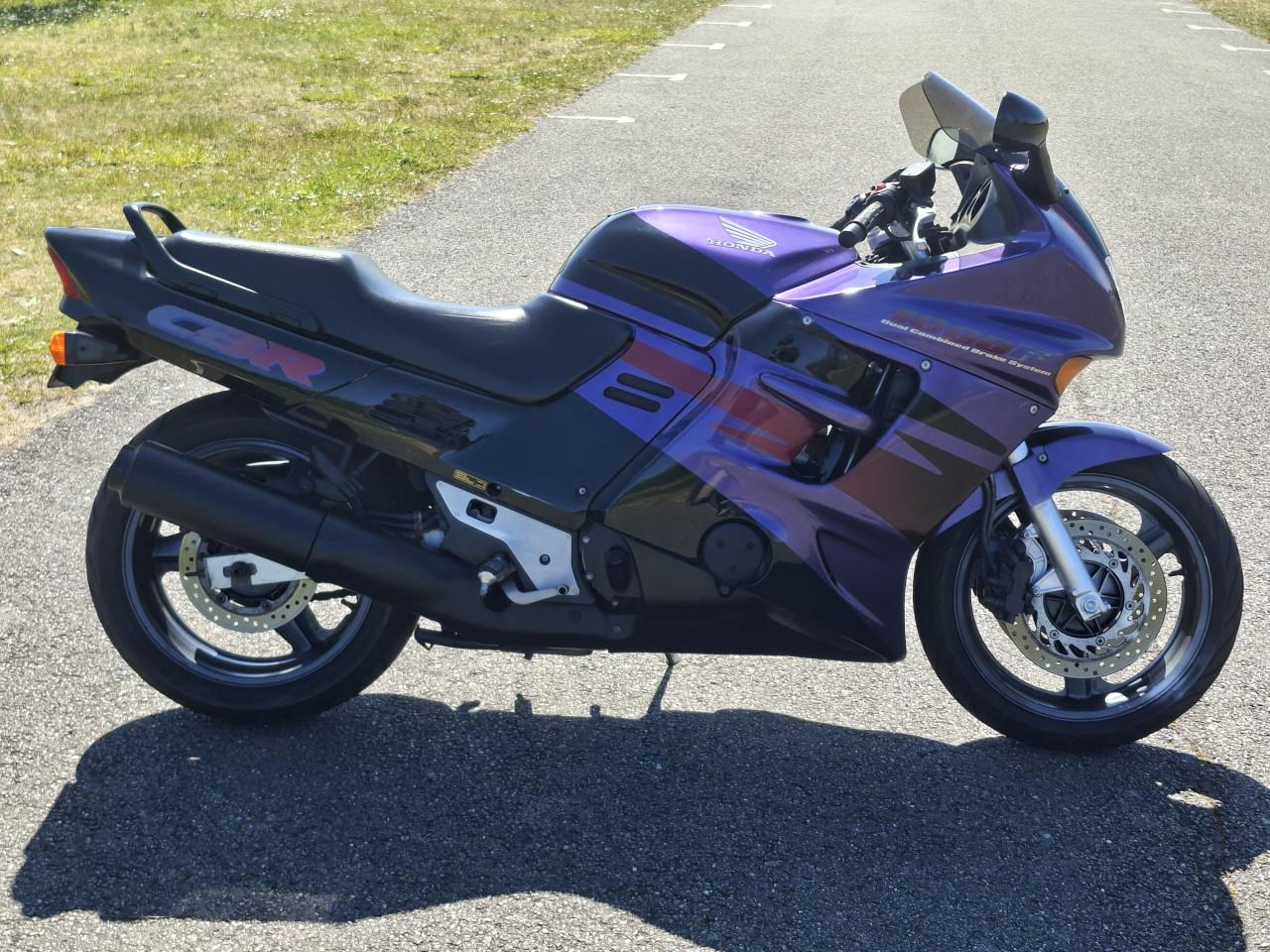 Honda cbr1000f