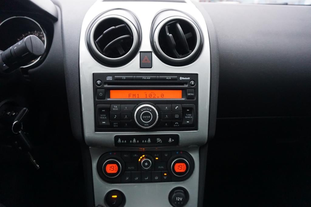 Nissan Qashqai 2.0 acenta automaat - airco / cruise / pano / parkeersens. /