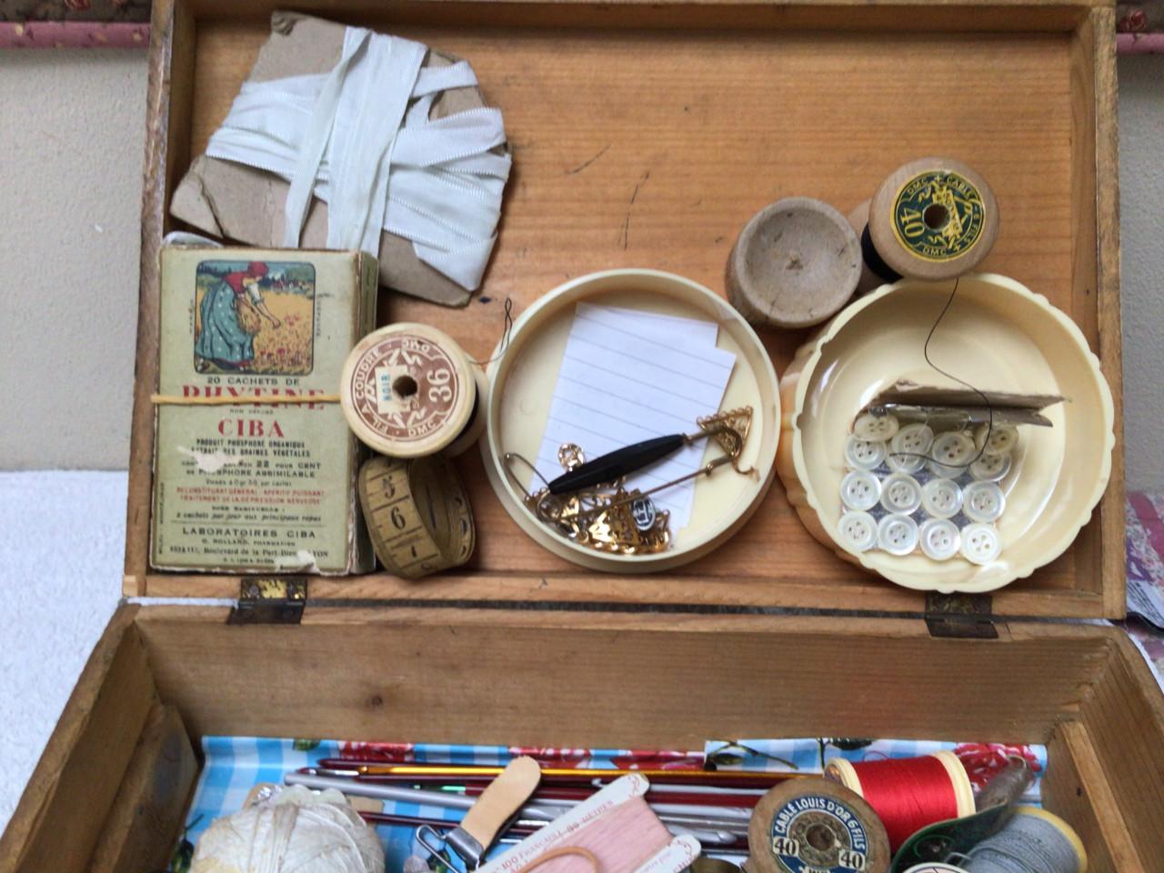 Twee brocante naai dozen