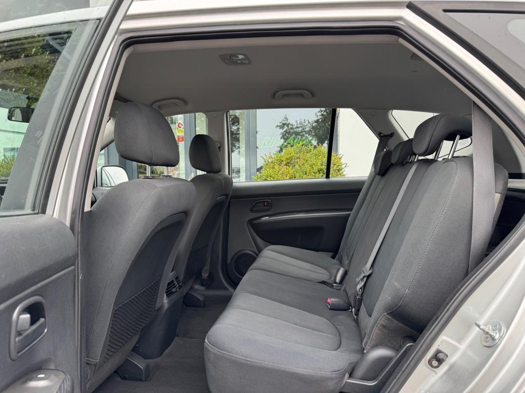 Kia Carens 2.0 cvvt x-tra * airco * trekhaak * apk tot 07-10-2027