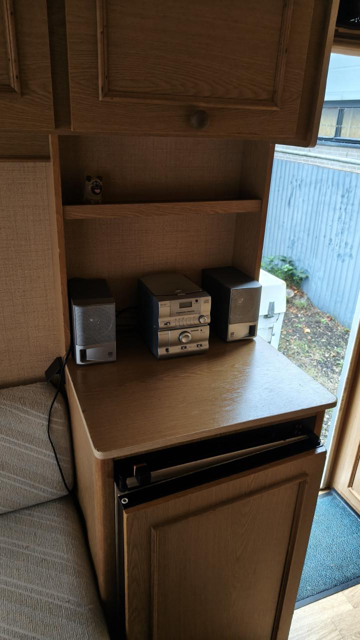 De reu 385 met kenteken Nl ,met Voortent................