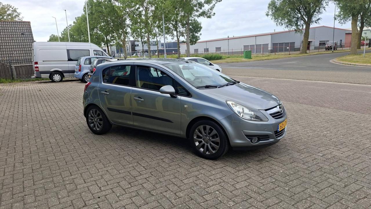 Opel Corsa 1.4 16v 111 Edition 5deurs bj:2010 airco 78.000km !!!!! i.z.g.st