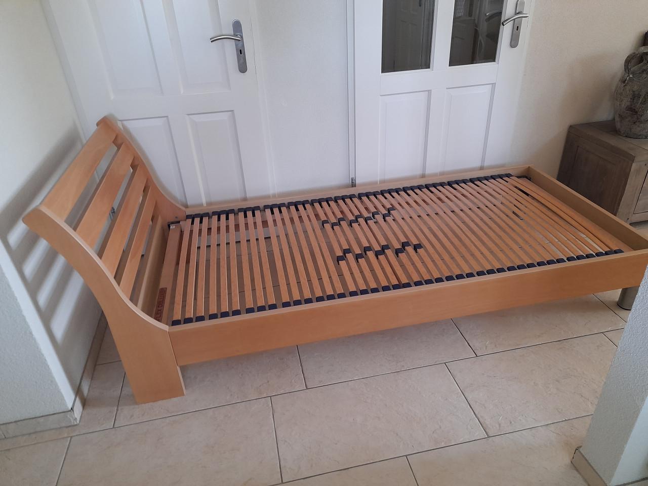 Mooi net 1 persoons bed 90 x 200 (in goede staat)